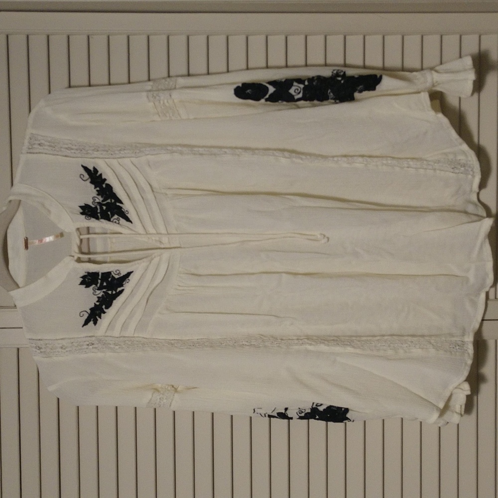 Free People Tusalossa Embroidered Lace Trim Split Neck Top Size XS - Picture 6 of 11